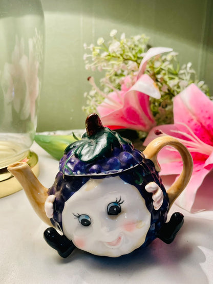 Novelty Grape Lady Ceramic Teapot – Figural Character Teapot with Lid – Approx. 10 cm