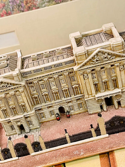 Lilliput Lane Buckingham Palace Sculpture – 1999 Collectible Model