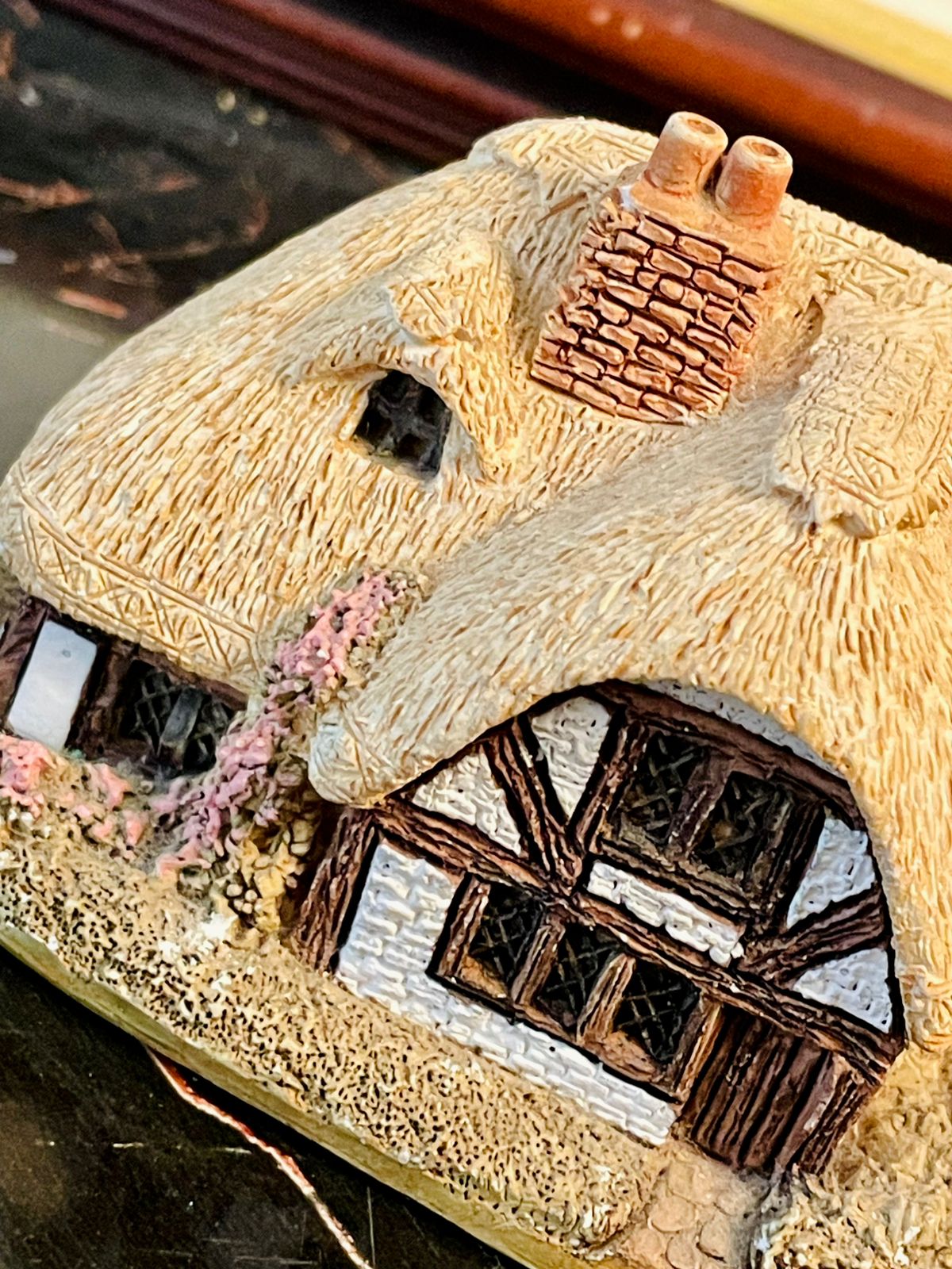 Handcrafted Thatched Roof Cottage Figurine – English Countryside Style