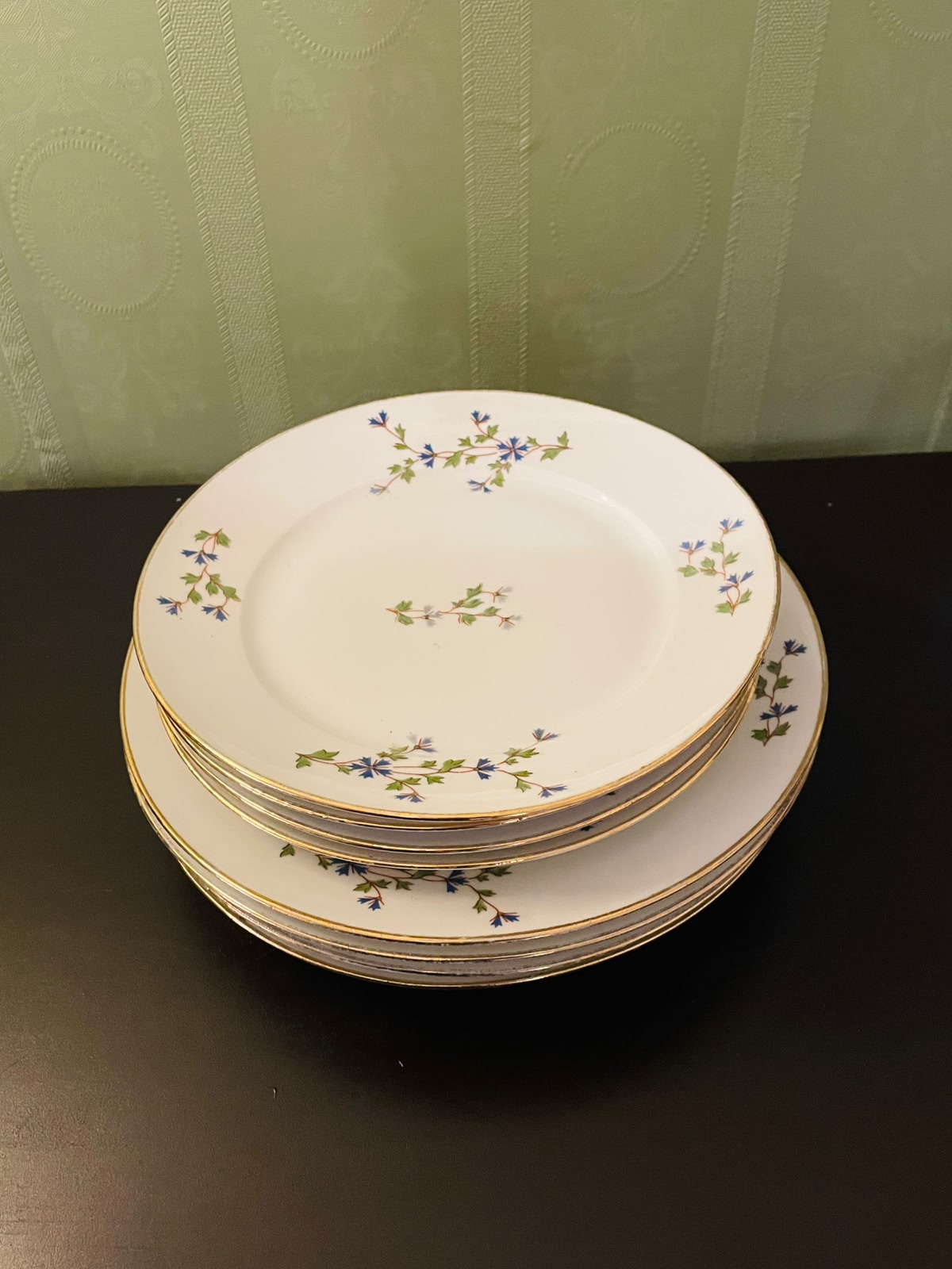 Limoges Floral Porcelain Plate Set of 8 with Gold Trim