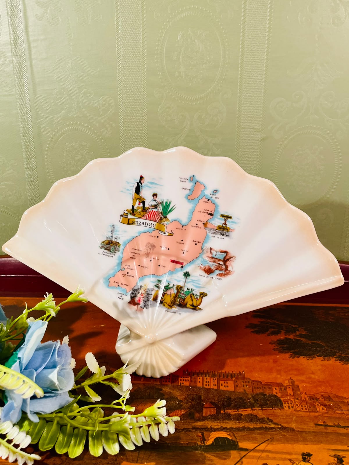Lanzarote Map Shell-Shaped Ceramic Dish – 6.5 Inch