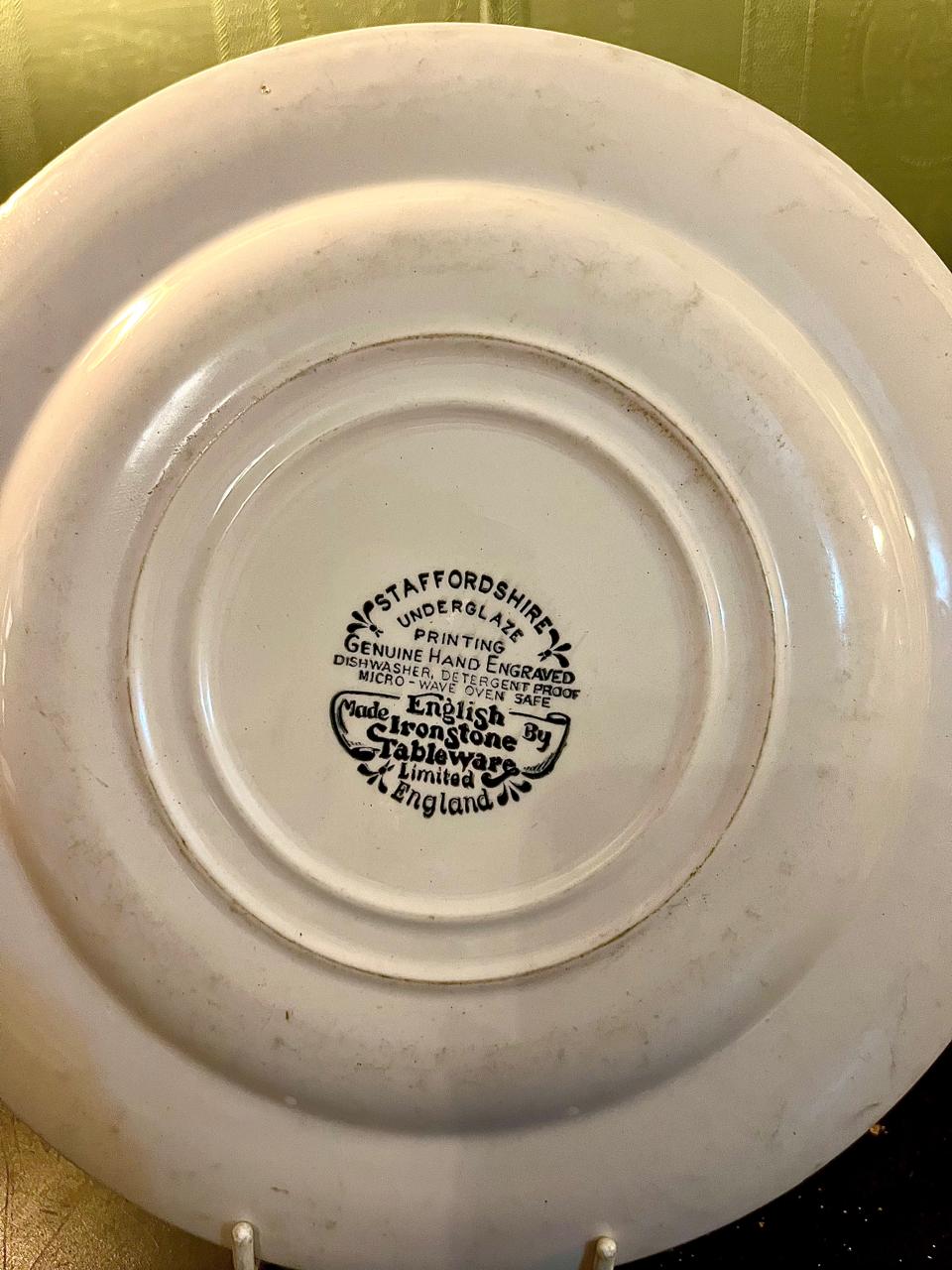 Vintage Blue Willow Style Transferware Dinner Plate 10 Inch Blue & White Ceramic