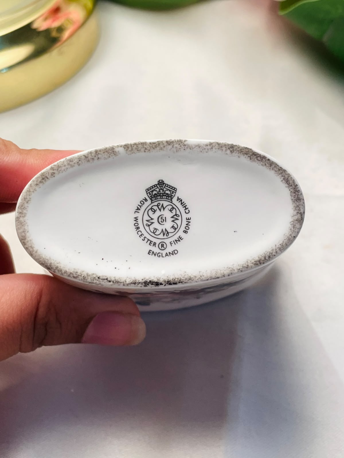 Royal Worcester Vintage Floral Fine  Bone China Style Cachepot Vase  Gold Rim Approx. 8 cm