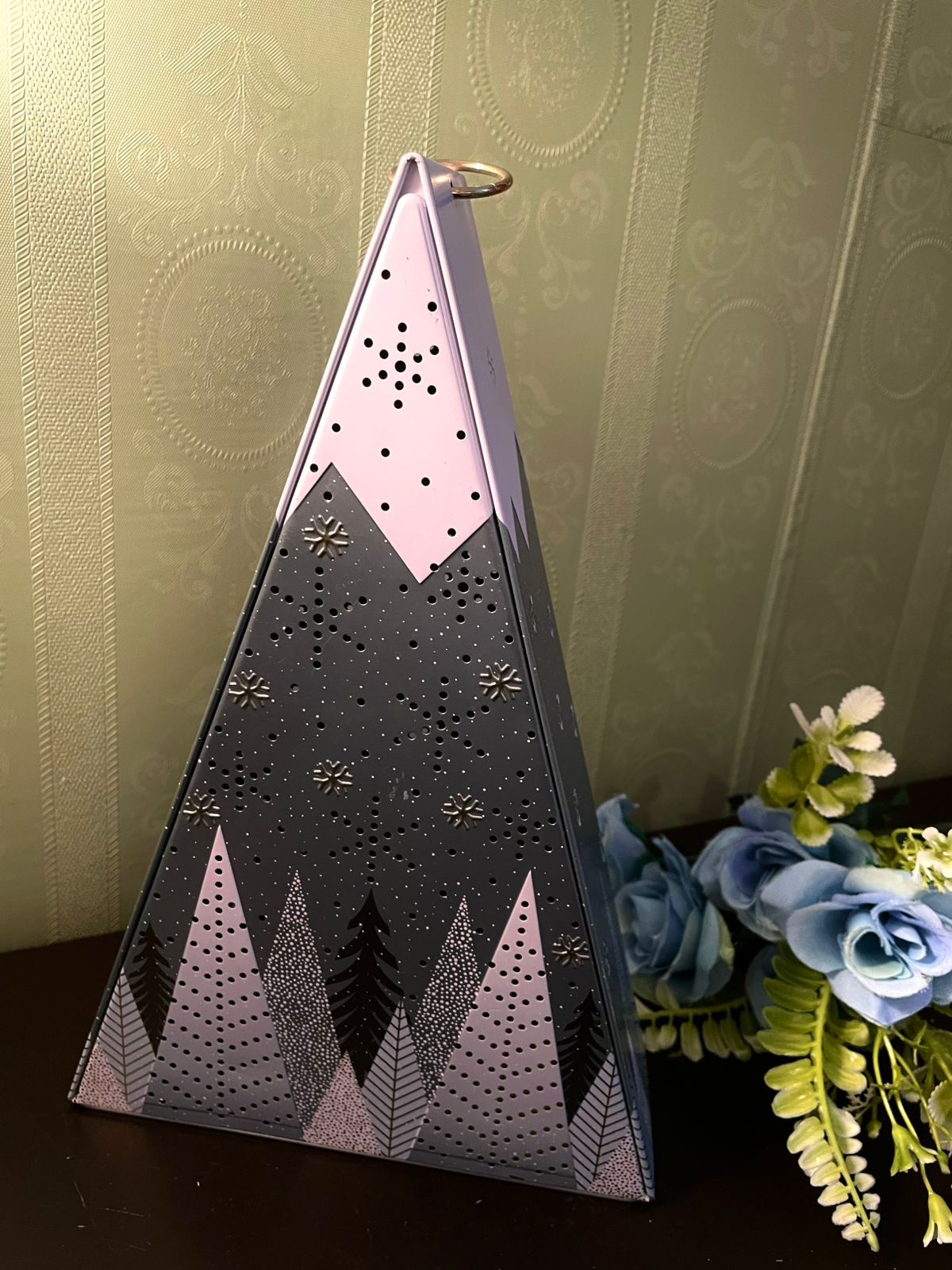 Metal Christmas Tree Lantern Light Up Decoration – 11 Inch
