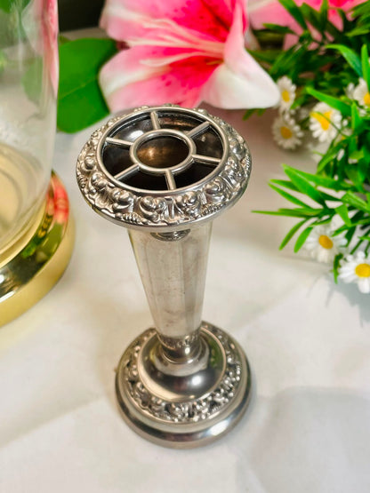 Silver-Tone Pedestal Vase with Ornate Floral Detailing – 15 cm