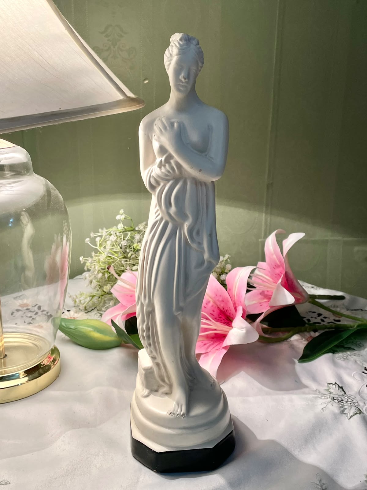 RARE FIND White Classical Lady Figurine / Sculpture on Black Base – Approx. 35 cm