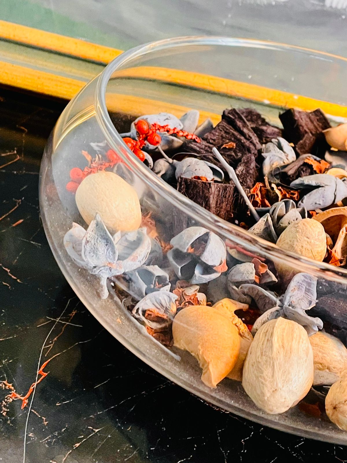 Large Bowl Bowl with Pot Purri – Modern Decorative Centerpiece Display