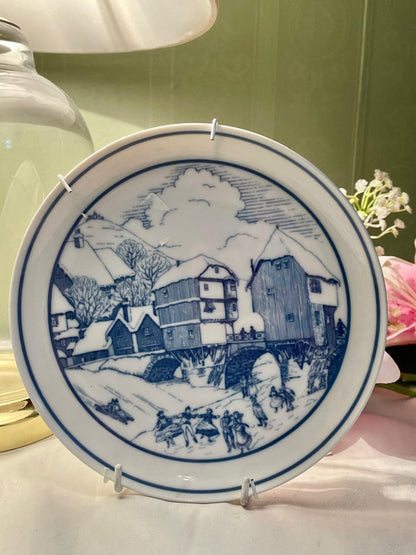 Hutschenreuther Germany Blue Winter Wall Plate 8 in