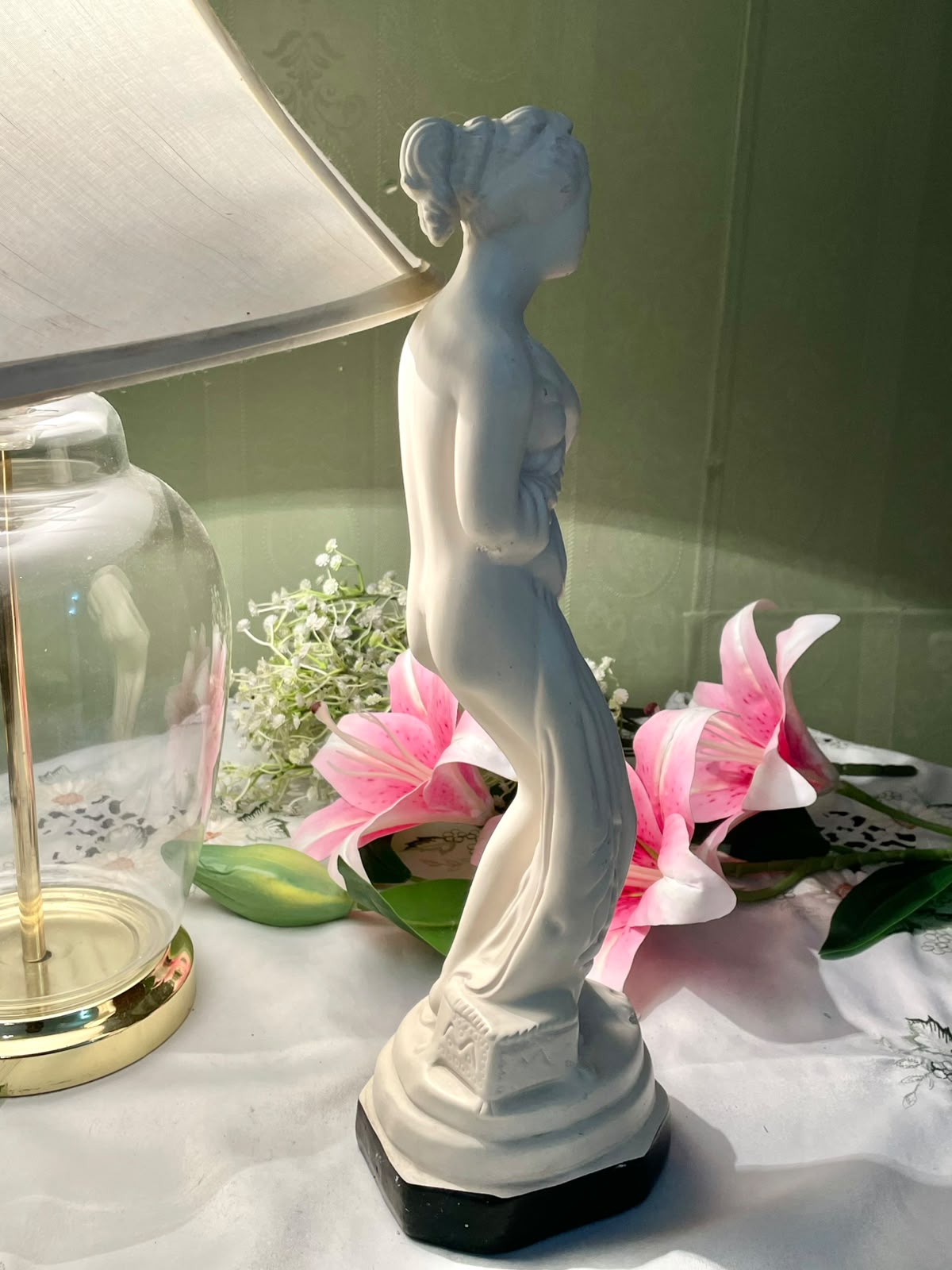 RARE FIND White Classical Lady Figurine / Sculpture on Black Base – Approx. 35 cm