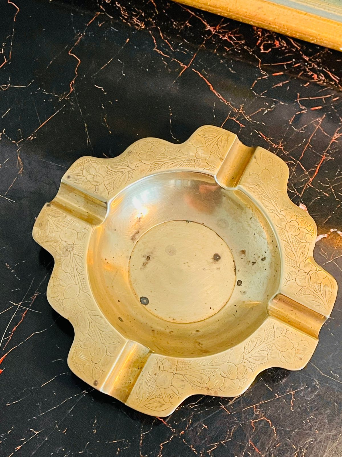 engraved brass ashtray, vintage bar decor, floral brass dish, scalloped metal ashtray, rustic cigar accessories, mid century brass decor, antique smoking tray, handcrafted brass plate, masculine home accents, collectible brassware