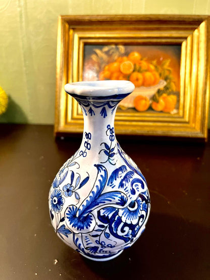 Vintage Blue & White Floral Ceramic Bud Vase – 5 Inch