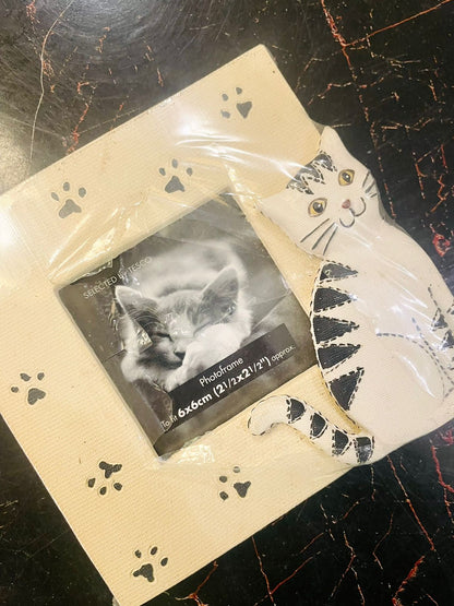 Cat Resin Photo Frame with Paw Print Design