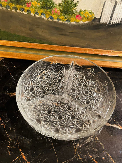 vintage glass daisy plate Pakistan, 3 way divided glass dish, daisy pattern serving plate Pakistan, vintage glassware Pakistan online, divided snack plate dish Pakistan, decorative serving dish glass Pakistan, collectible vintage kitchenware Pakistan