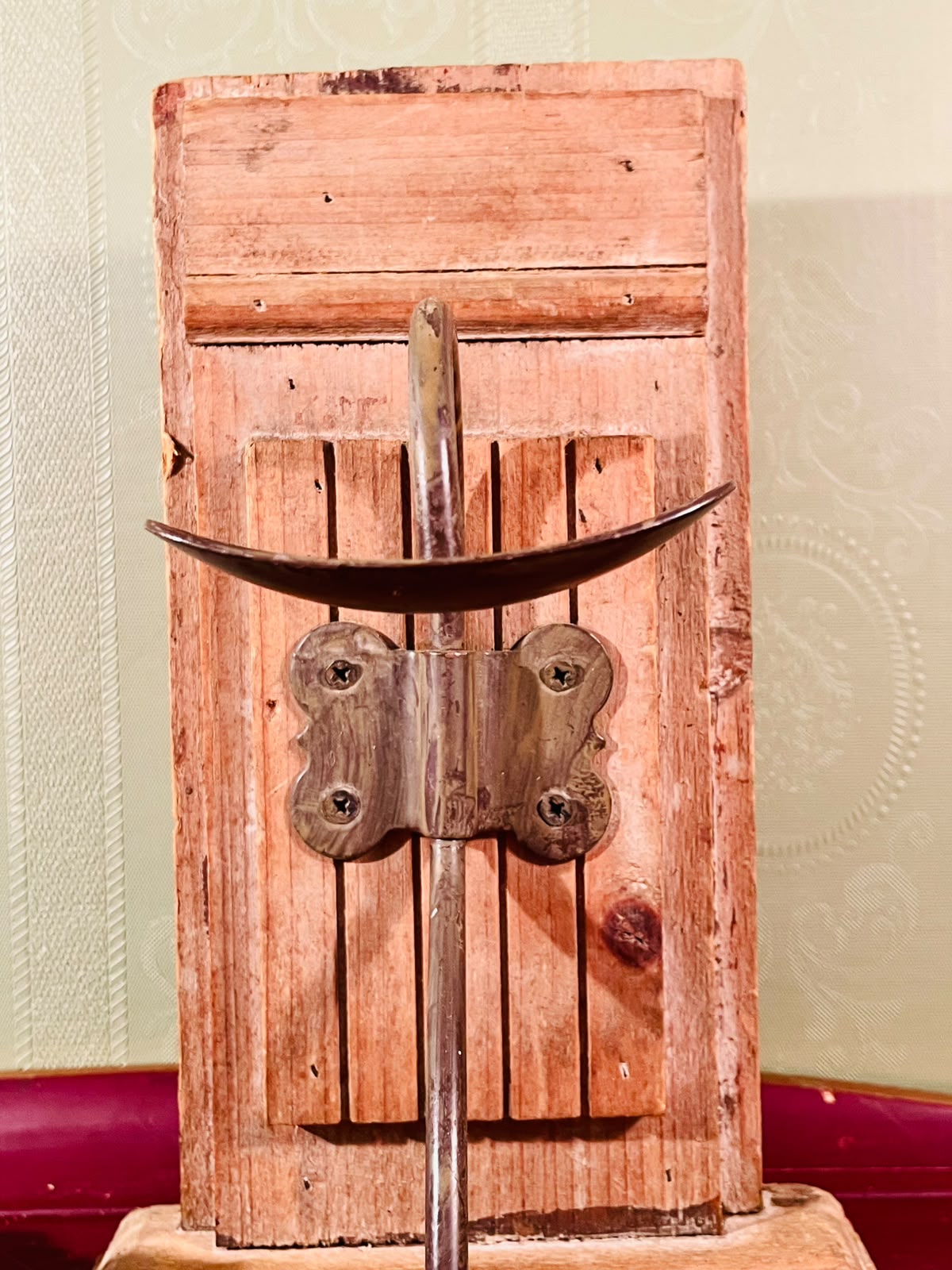 Wood and Metal Wall-Mounted Decorative Holder – 9 Inch