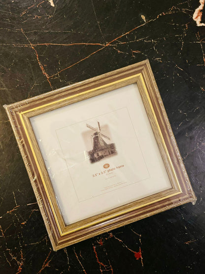 Classic 4.5 Photo Frame with Gold Trim