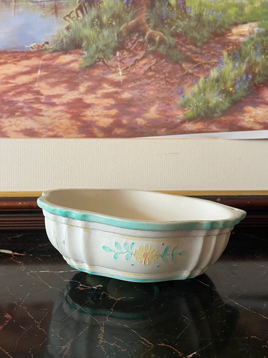 vintage ceramic serving bowl, apple print ceramic bowl, deep serving bowl England, rare thrift finds Pakistan, vintage crockery England, European vintage kitchenware, collectible ceramic bowl, apple mold vintage crockery, curated vintage collection, timeless vintage décor