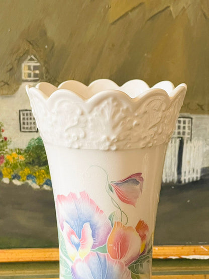 Aynsley “Little Sweetheart” Fine Bone China Vase – Made in England