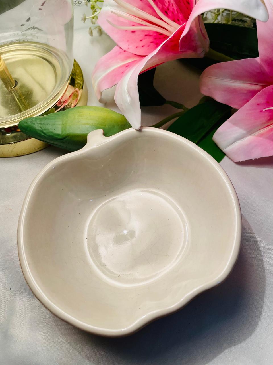 Vintage Cream Ceramic Apple-Shaped Serving Bowl – Approx. 14 cm