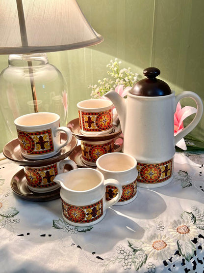 Vintage Badler England Coffee Set – Retro 1970s Geometric Pattern, 4 Cups & Saucers with Coffee Pot and Creamer