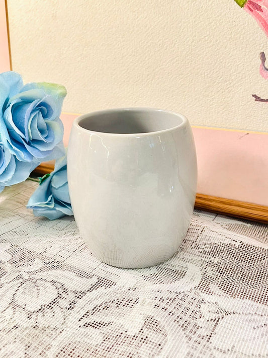 Vintage Ivory Ceramic Planter Pot – Minimalist Décor