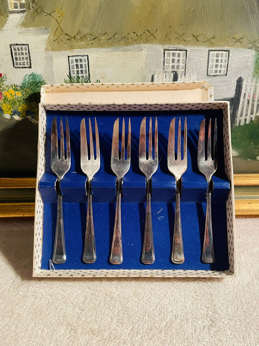 6 Vintage Silver Plated Cake Forks with Original Box – Collectible Cutlery Set