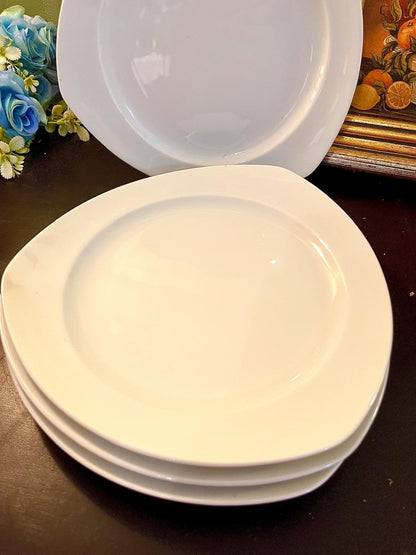 Set of 4 White Triangle Dinner Plates – Ceramic Tableware