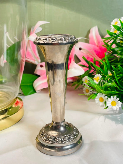 Silver-Tone Pedestal Vase with Ornate Floral Detailing – 15 cm