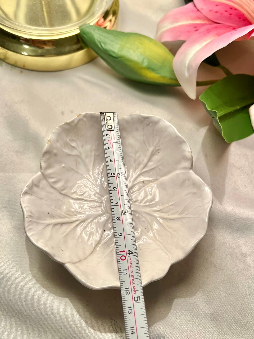 Bordallo Pinheiro White Leaf Bowl – Approx. 5 Inch