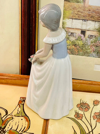 Porcelanas La Victoria Figurine Spain –  Elegant Porcelain Lady