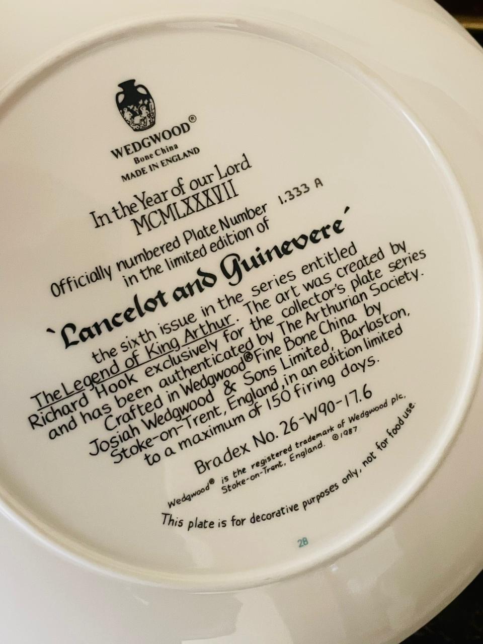 Wedgwood “Lancelot and Guinevere” – The Legend of King Arthur Collector Plate (1987, Made in England)