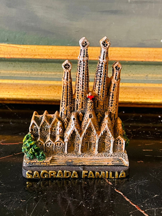 Miniature Sagrada Familia Barcelona Souvenir – Collectible Decor