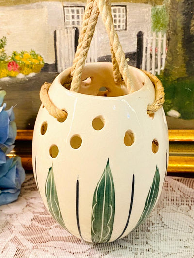 Leaf-Pattern Hanging Ceramic Planter – Cottage-Core Home Decor