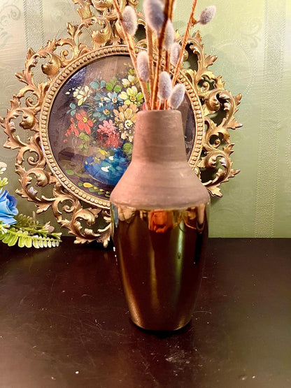 Close-up of matte clay neck transitioning to glossy bronze body