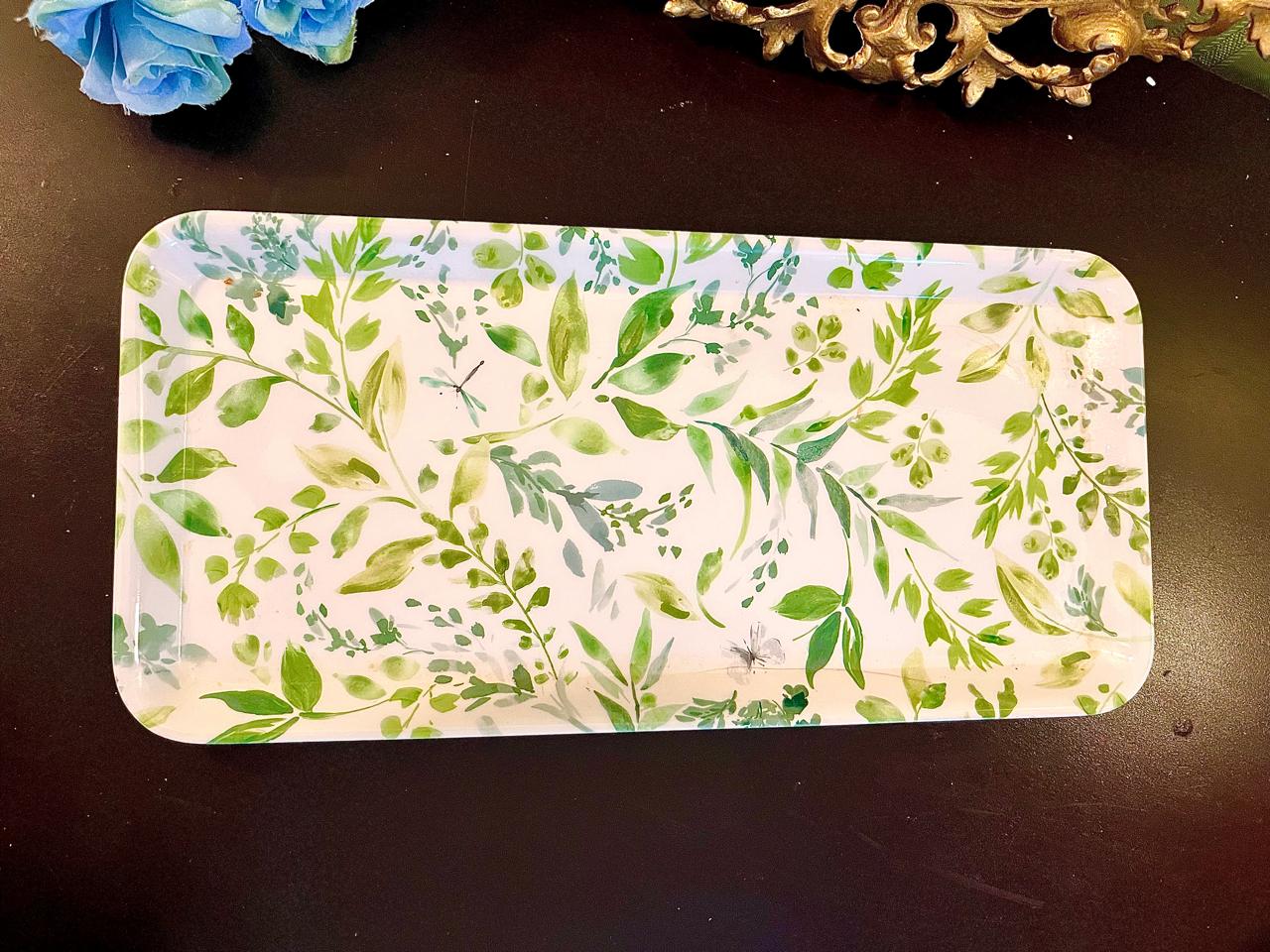 Rectangular tray with green botanical leaf and fern print